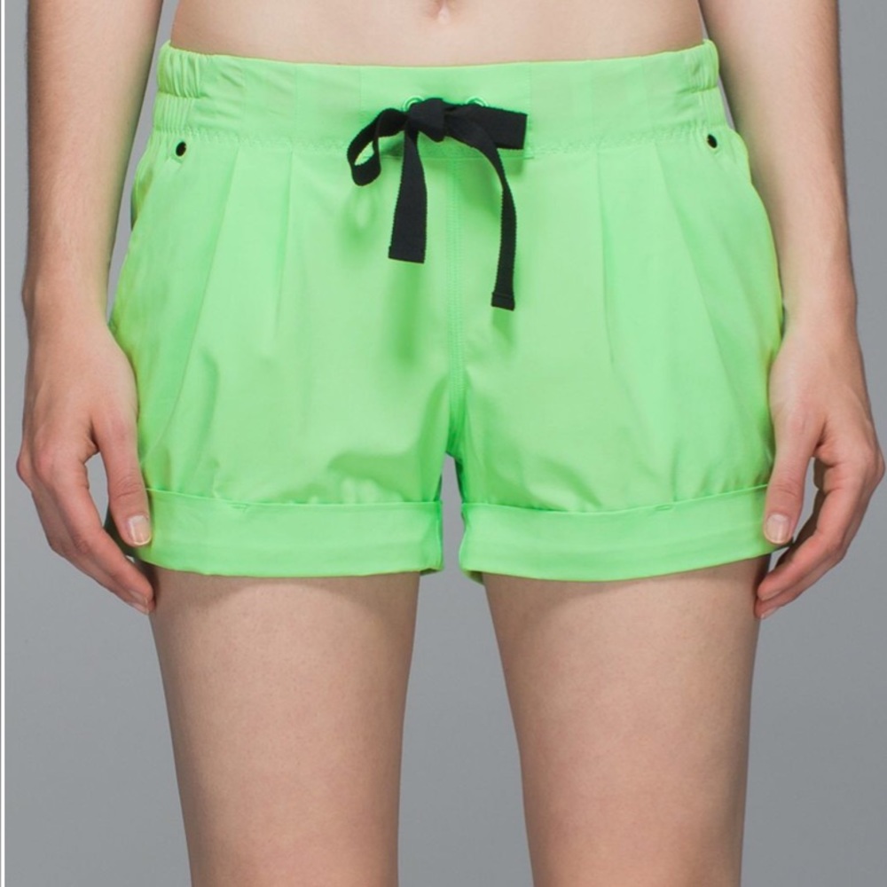 Spring Break Away Short - pistachio 💚